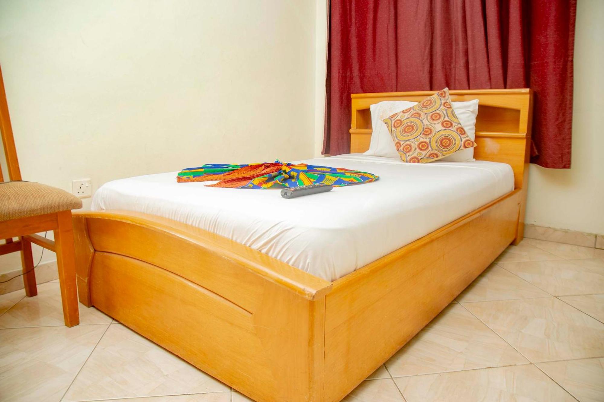 Brookvale Hotel Weija Exterior photo