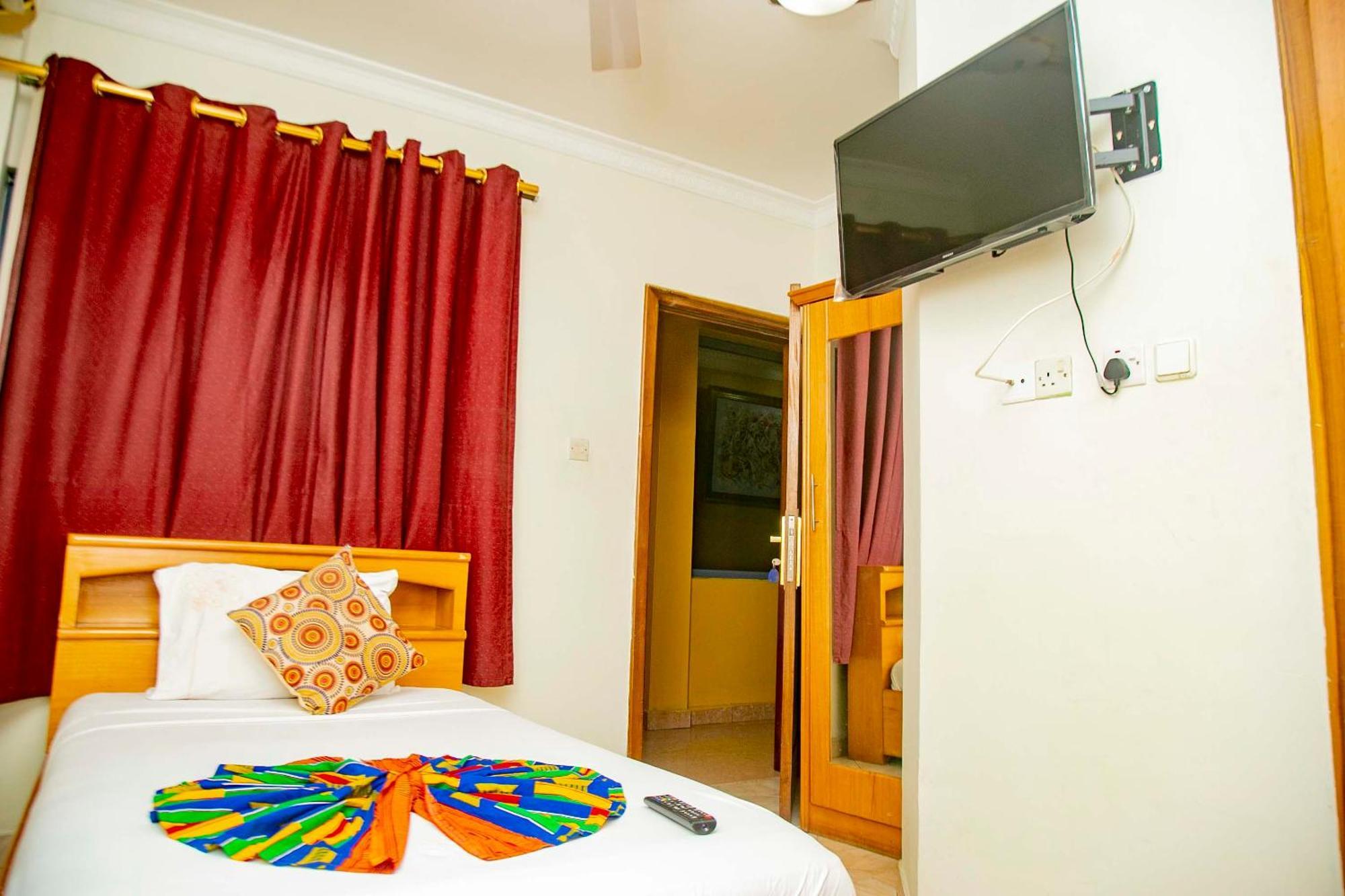 Brookvale Hotel Weija Exterior photo